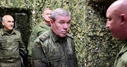 Russischer Generalstabschef Gerassimow besucht Soldaten an der Front in der Ukraine
