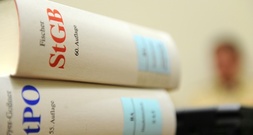 Anhörung von NSU-Mittäterin Zschäpe: OLG München entscheidet über weitere Haftdauer