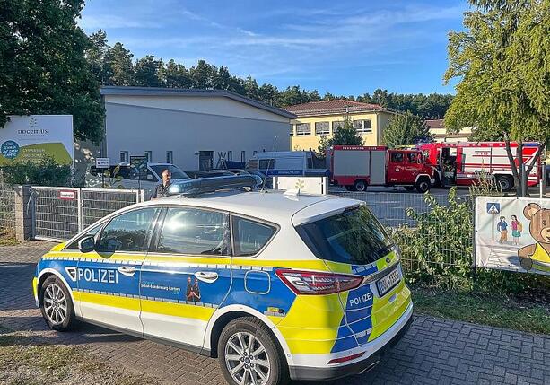 Bild vergr&ouml;&szlig;ern: Trauer nach Schießerei an Brandenburger Schule mit 2 Toten