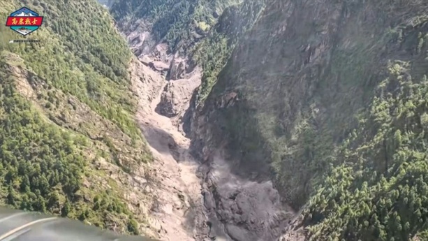 Bild vergr&ouml;&szlig;ern: Überflutungsrisiko behindert Rettungseinsätze nach Sturzflut in Nepal und Tibet