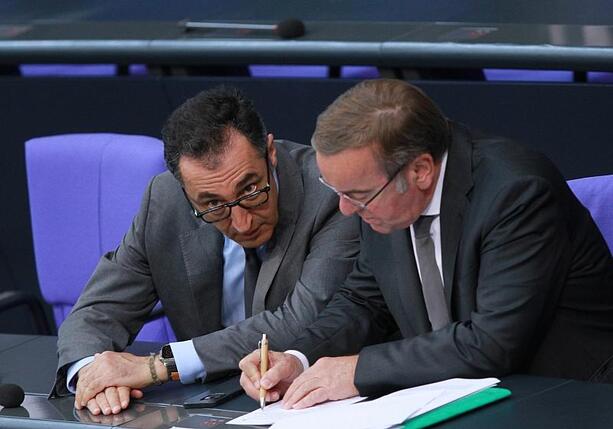 Bild vergr&ouml;&szlig;ern: Özdemir und Pistorius fordern AfD-Verbotsantrag