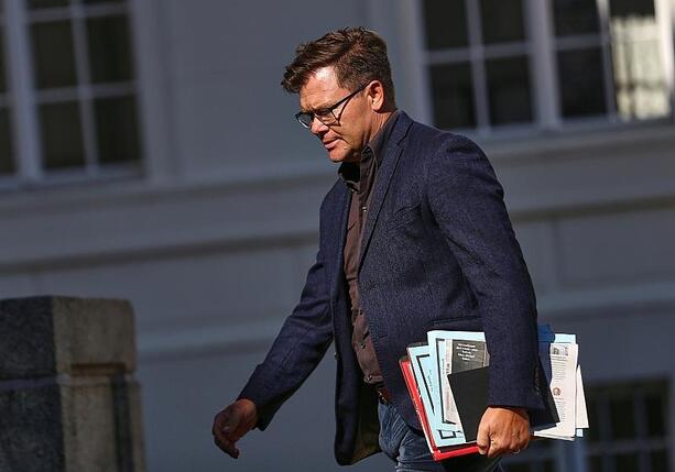 Bild vergr&ouml;&szlig;ern: Schneider hält an Grundgesetzänderung für Klimaanpassung fest