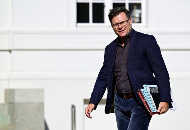 Bild vergr&ouml;&szlig;ern: Umweltminister Schneider fordert für Plug-In-Hybride aus China Zölle wie bei E-Autos