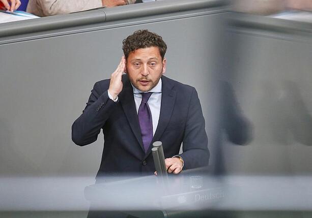 Bild vergr&ouml;&szlig;ern: Grünen-Chef kritisiert Attestpflicht als Quatsch