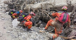 Bereits mehr als 600 Tote nach Sturzflut im Himalaya - Rettungskräfte kämpfen sich durch Schlamm