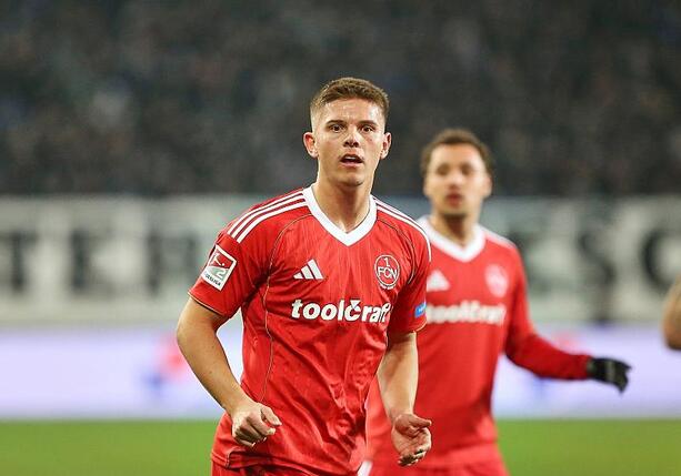 Bild vergr&ouml;&szlig;ern: 2. Bundesliga: Nürnberg schlägt Bielefeld mit 4:1