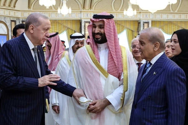 Bild vergr&ouml;&szlig;ern: Erstes Ministertreffen von neuem Verteidigungsbündnis in Istanbul