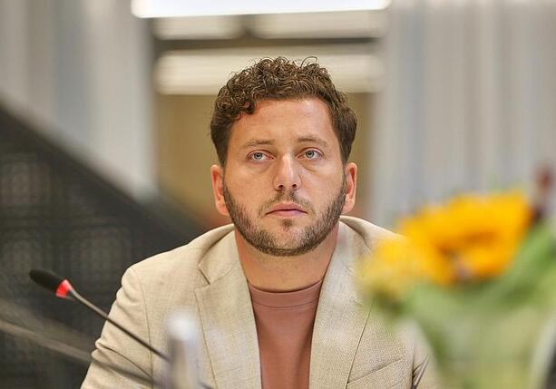 Bild vergr&ouml;&szlig;ern: Grünen-Chef wirft Merz Wahlkampf ohne Wähler vor