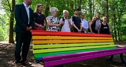 Gedenkort nach CSD-Anschlag: Regenbogenbank in Berliner Tiergarten zerstört
