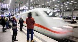Tür von ICE öffnet sich in Bayern während Fahrt mit Tempo 200 - niemand verletzt