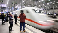 Tür von ICE öffnet sich in Bayern während Fahrt mit Tempo 200 - niemand verletzt