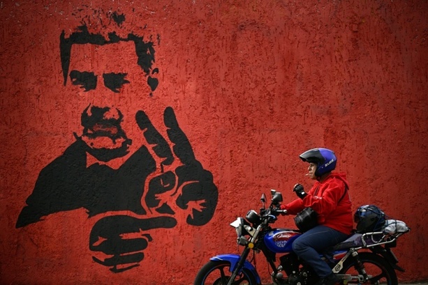 Bild vergr&ouml;&szlig;ern: Vor US-Prozess: Venezuelas Ex-Präsident Maduro pocht auf Immunität