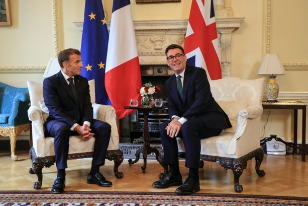 Bild vergr&ouml;&szlig;ern: Britischer Regierungschef Burnham empfängt französischen Präsidenten Macron