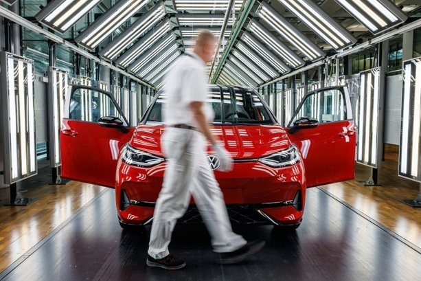 Bild vergr&ouml;&szlig;ern: Einstimmiger Beschluss im Aufsichtsrat: VW streicht 50.000 weitere Stellen