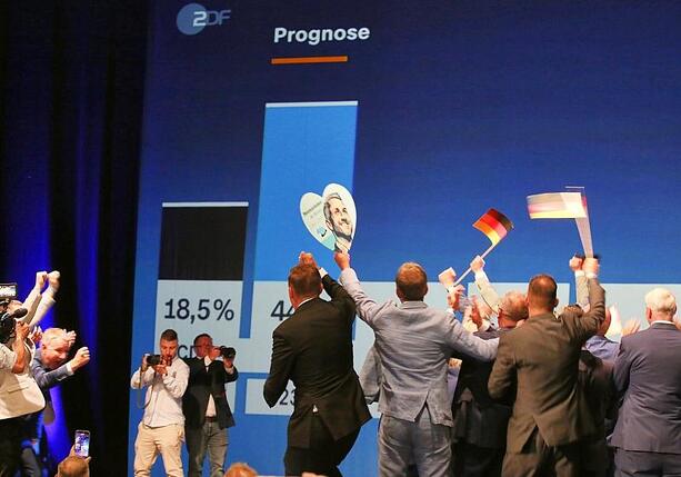 Bild vergr&ouml;&szlig;ern: Prognosen: AfD gewinnt Sachsen-Anhalt-Wahl - wohl keine eigene Mehrheit