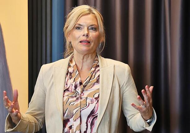 Bild vergr&ouml;&szlig;ern: Klöckner will Frauen in Politik stärken