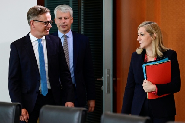 Bild vergr&ouml;&szlig;ern: Neue CDU-Minister Linnemann und Bilger im Bundestag vereidigt