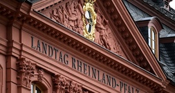 Gericht: Regel zu Schutz vor Extremisten in rheinland-pfälzischem Landtag rechtens
