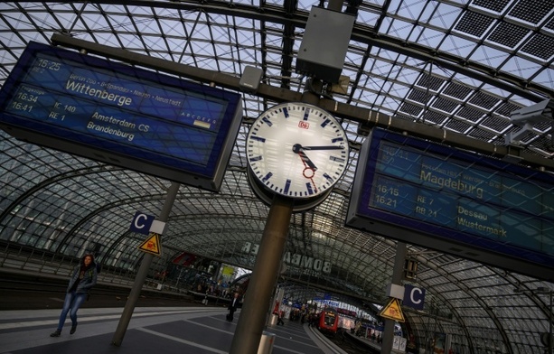 Bild vergr&ouml;&szlig;ern: Erneuter Diebstahl von 18 Kilogramm schweren Bahnhofsuhren in Baden-Württemberg