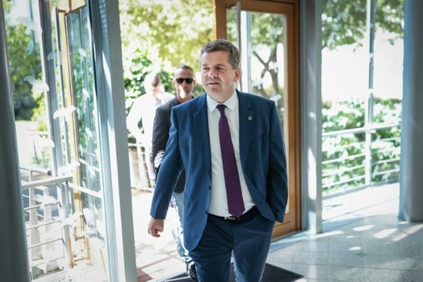 Bild vergr&ouml;&szlig;ern: Nach Wahldebakel: Ministerpräsident Schulze neuer CDU-Fraktionschef in Sachsen-Anhalt