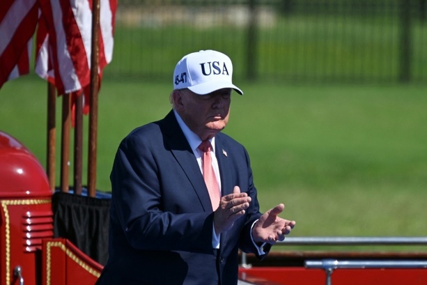 Bild vergr&ouml;&szlig;ern: Trump verschärft mit neuen Einfuhrsperren und Zöllen Handelsstreit mit Kanada