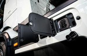 E-Lkw von Mercedes-Benz sollen Amazons Transportnetzwerk nachhaltiger machen