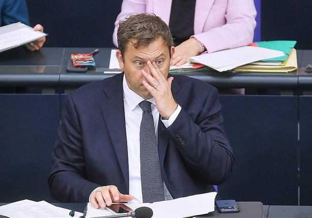 Bild vergr&ouml;&szlig;ern: Klingbeil will Finanzwissen der Bürger verbessern