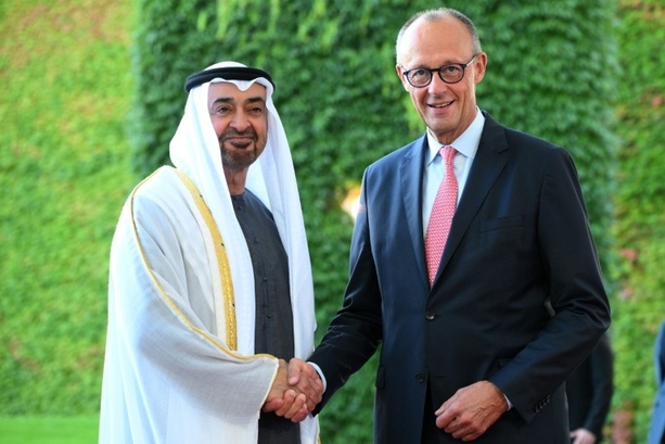 Bild vergr&ouml;&szlig;ern: Bundeskanzler Merz empfängt Präsidenten der Emirate