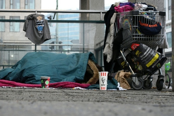 Bild vergr&ouml;&szlig;ern: Steinmeier kritisiert schleppenden Fortschritt in Kampf gegen Wohnungslosigkeit