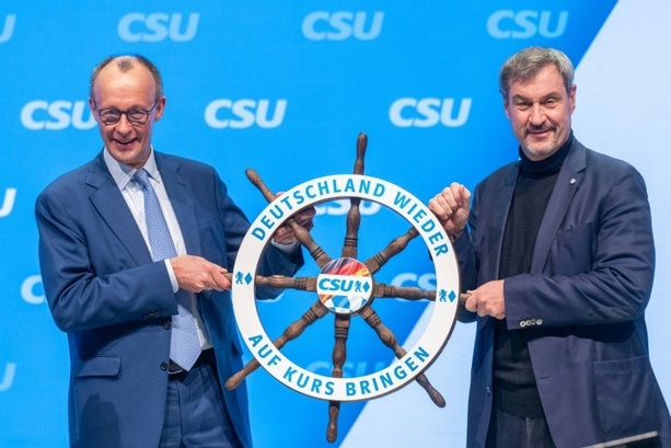 Bild vergr&ouml;&szlig;ern: Söder stellt sich hinter Merz: CSU-Chef schließt Kanzlersturz für seine Partei aus