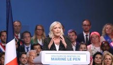 Französische Rechtspopulistin Le Pen stellt Vorrechte für Franzosen in Aussicht