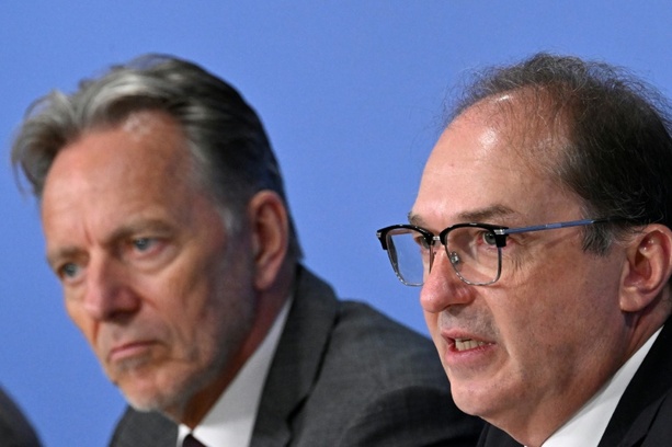 Bild vergr&ouml;&szlig;ern: Dobrindt stellt Lagebilder zu Organisierter Kriminalität und Drogen vor