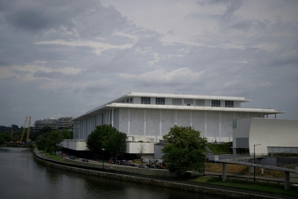 Bild vergr&ouml;&szlig;ern: Trump kündigt sofortige Schließung des Kennedy Centers in Washington an