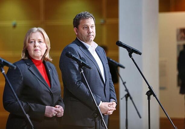 Bild vergr&ouml;&szlig;ern: SPD-Spitze lädt frühere Parteivorsitzende zu Beratungen ein