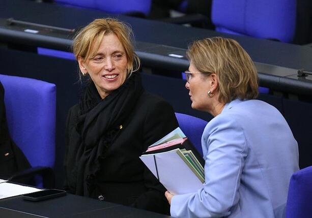 Bild vergr&ouml;&szlig;ern: Prien und Hubig unterstützen EU-Pläne für Social-Media-Altersgrenze