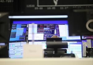 Dax weiter leicht im Plus - Zurückhaltung vor Fed-Entscheid