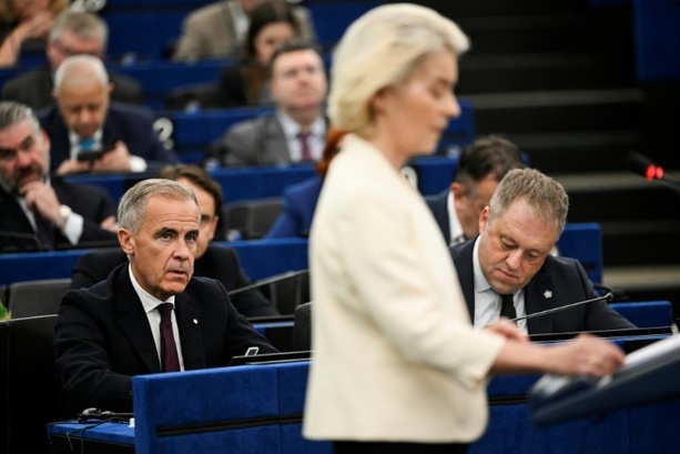 Bild vergr&ouml;&szlig;ern: Kanadas Premier Carney hält Rede im EU-Parlament