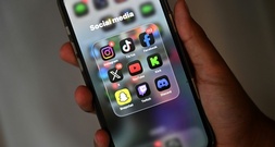 Von der Leyen stellt Gesetzesvorschlag für Social-Media-Verbot vor