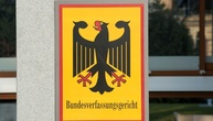Durchsuchungen bei Mitbewohnern von Verdächtiger in Wohnprojekt nicht zulässig