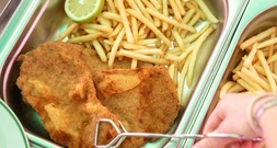 Essen im Restaurant: Senkung der Mehrwertsteuer führt nicht zu niedrigeren Preisen