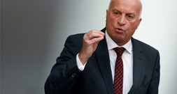 AfD-Verteidigungspolitiker kritisiert eigene Partei in Ukraine-Politik