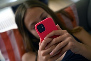 Kinderschutzbund gegen pauschale Zugangsbeschränkungen bei Social Media