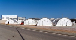 Ceuta-Krise: An Stränden ausharrende Migranten in Zeltlager gebracht
