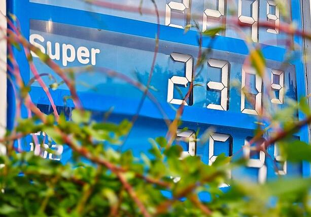 Bild vergr&ouml;&szlig;ern: Bundesregierung einigt sich auf Maßnahmen gegen hohe Spritpreise