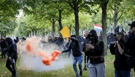 Zusammenstöße zwischen Polizei und Rechtsradikalen in Den Haag