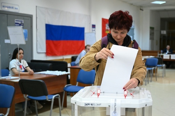 Bild vergr&ouml;&szlig;ern: Letzter Tag der Parlamentswahl in Russland: Zwei Tote bei Drohnenangriffen in Moskau