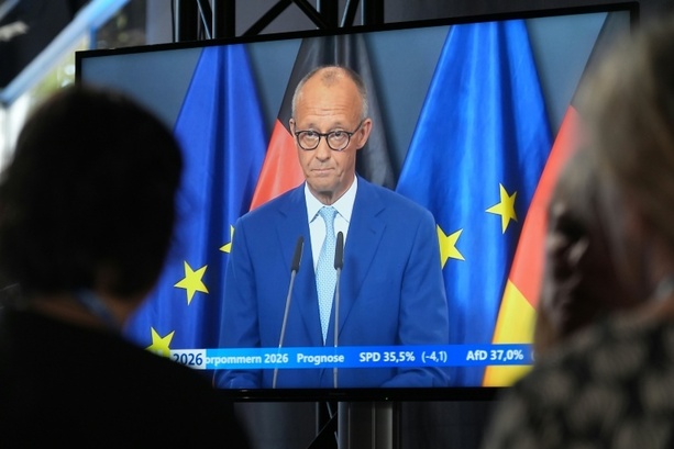 Bild vergr&ouml;&szlig;ern: Wahlfiasko für Merz: Wähler strafen CDU ab - Kanzler hält an Reformen fest