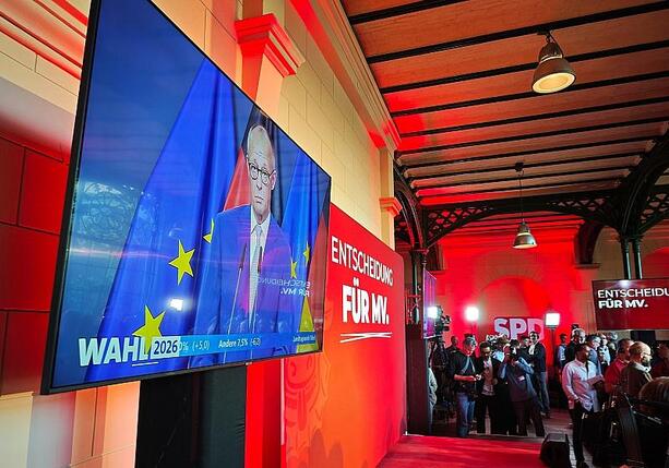 Bild vergr&ouml;&szlig;ern: Merz nach historischer Wahlschlappe unter Druck