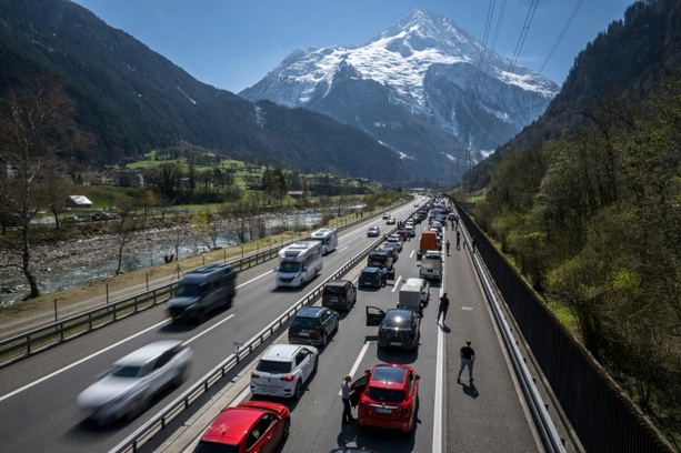 Bild vergr&ouml;&szlig;ern: ADAC: Oktoberfest und Ausflugsverkehr sorgen weiter für volle Straßen