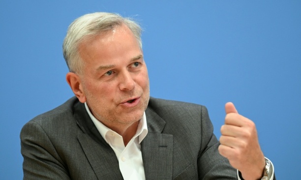 Bild vergr&ouml;&szlig;ern: Mecklenburg-Vorpommern: Holm rechnet mit SPD-geführter Regierung